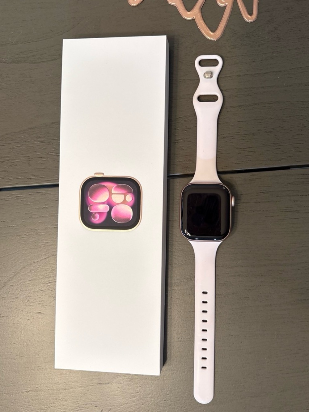 Apple Watch Series 11 [GPS 42mm] Smartwatch / Rose Gold Aluminum